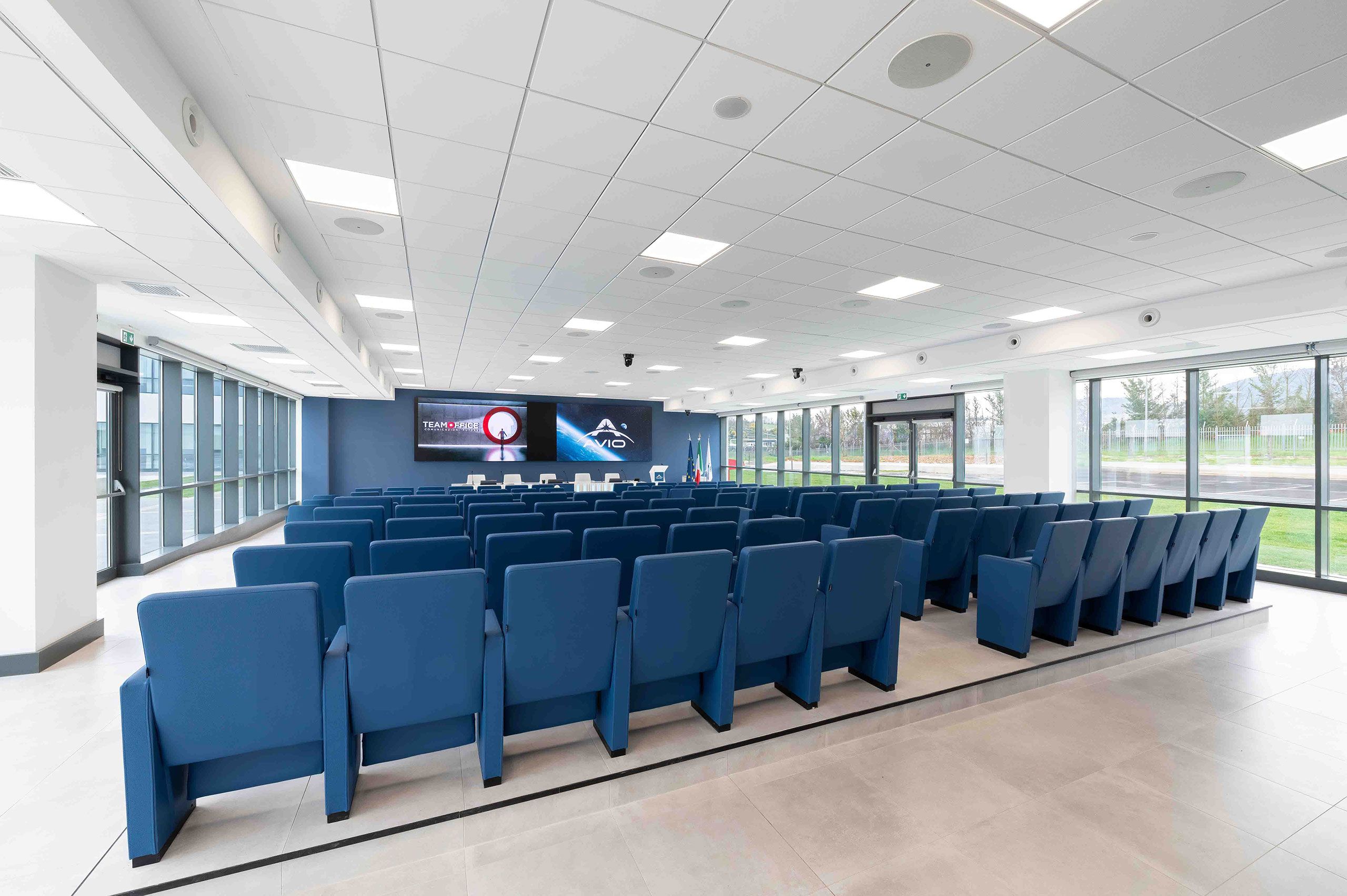 Auditorium principale AVIO spa, con ledwall Ultra Stretch